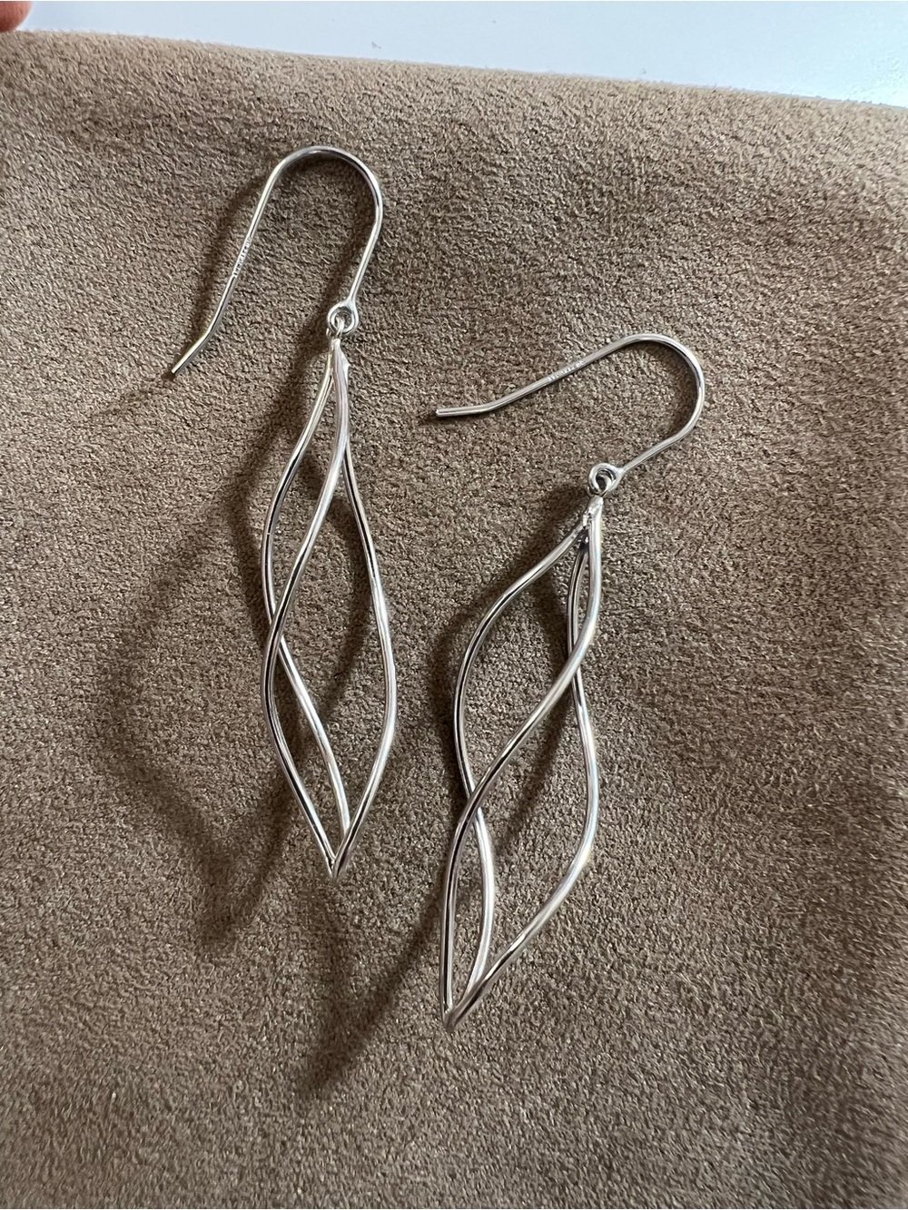 14K white gold Twisted Leaf Drop Earrings - Peru